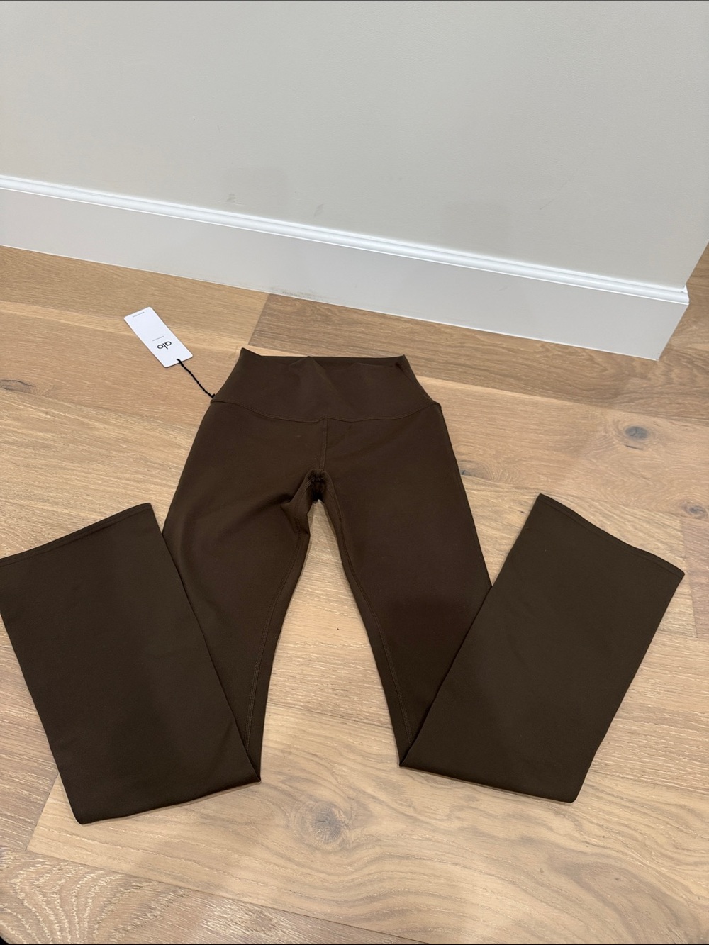 Authentic brand new ALO airbrush high waist bootcut legging
